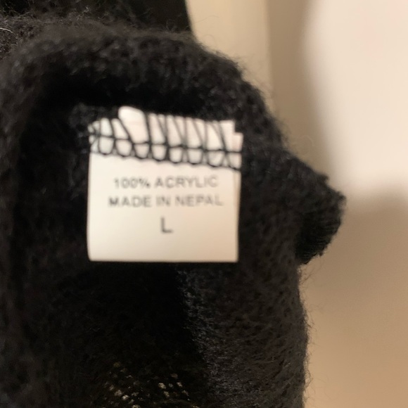 Knit sweater dress/tunic with front pocket detail. - Picture 5 of 8